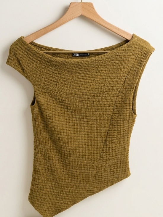 Zara Tops - Zara Textured Asymmetric Off-the shoulder top. Size M
